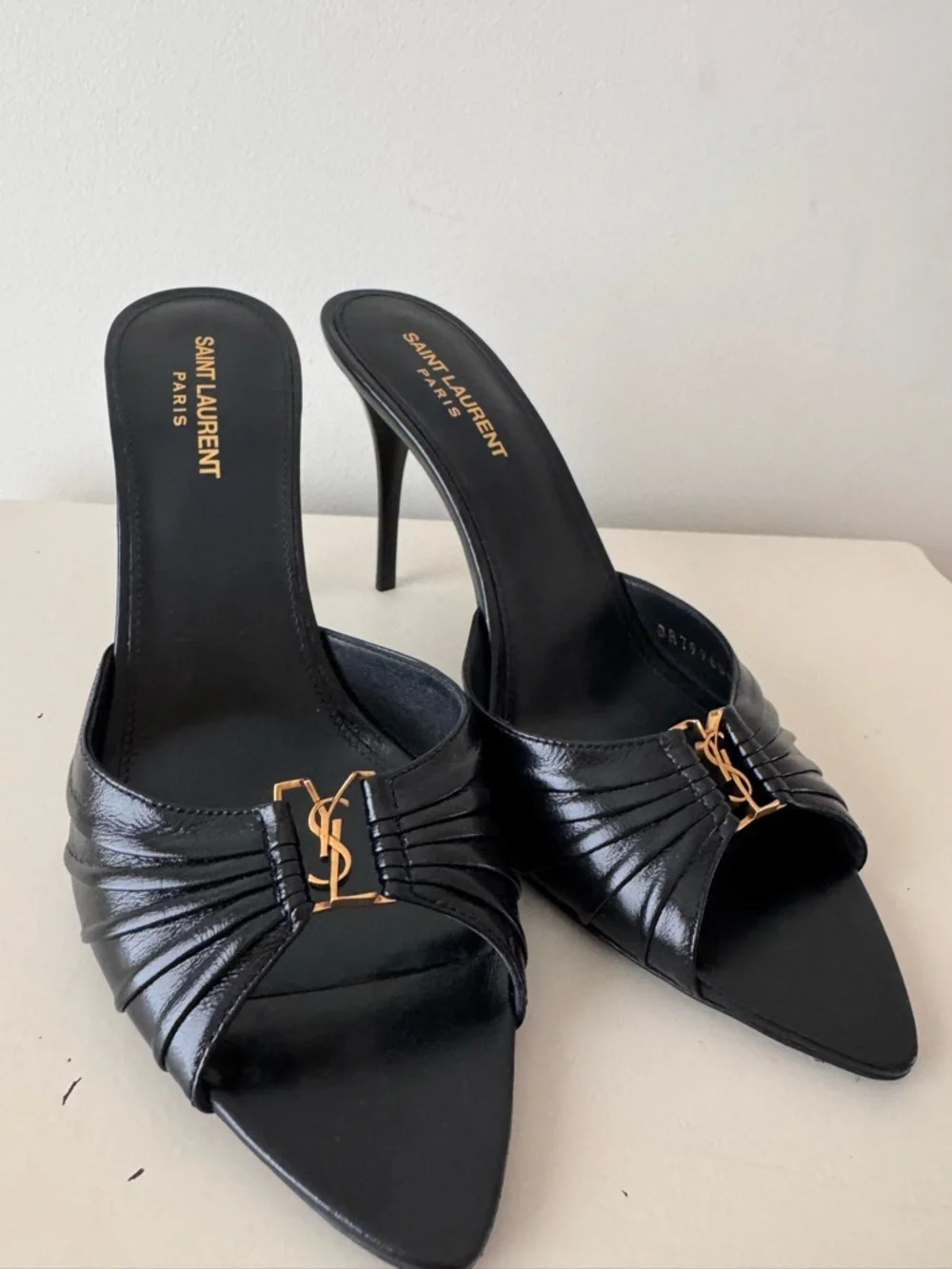 SAINT LAURENT BABYLONE MULES IN SMOOTH LEATHER
BLACK - Picture 2 of 11